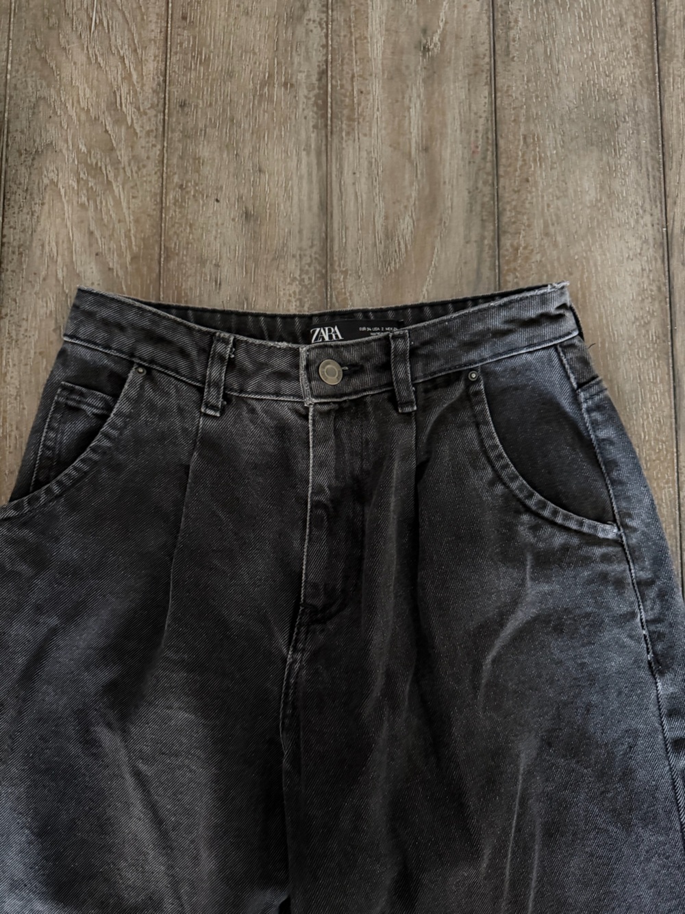 Zara High-Waist Relaxed Black Barrel Jeans - Picture 4 of 12
